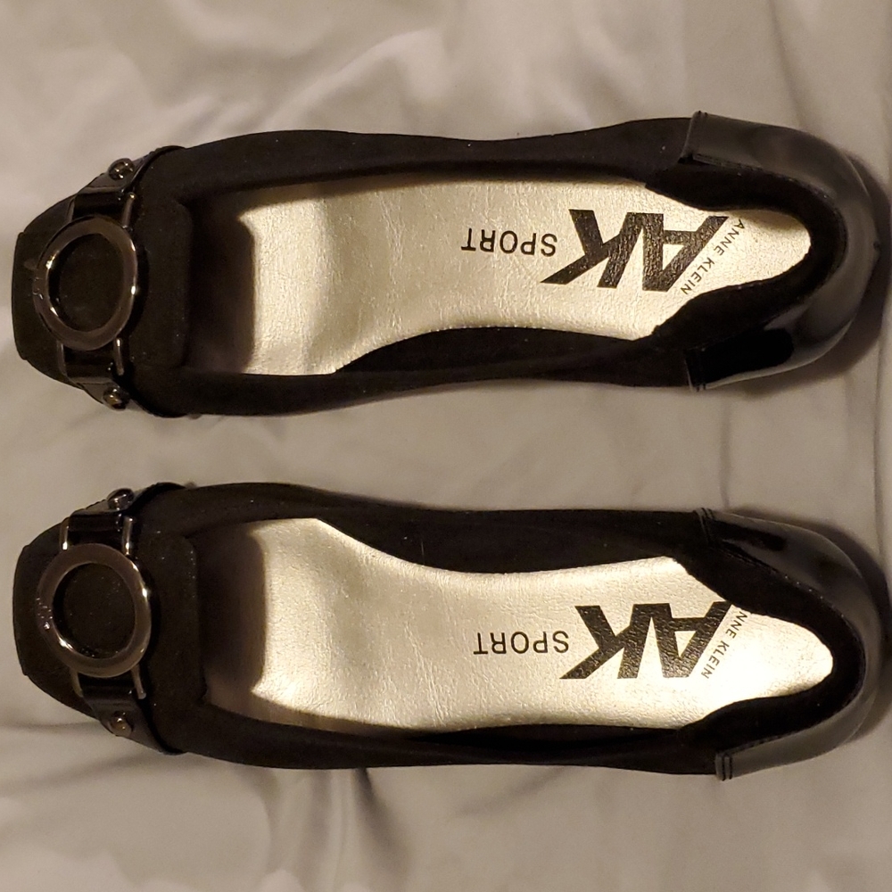 Anne Klein Women's Black Flats